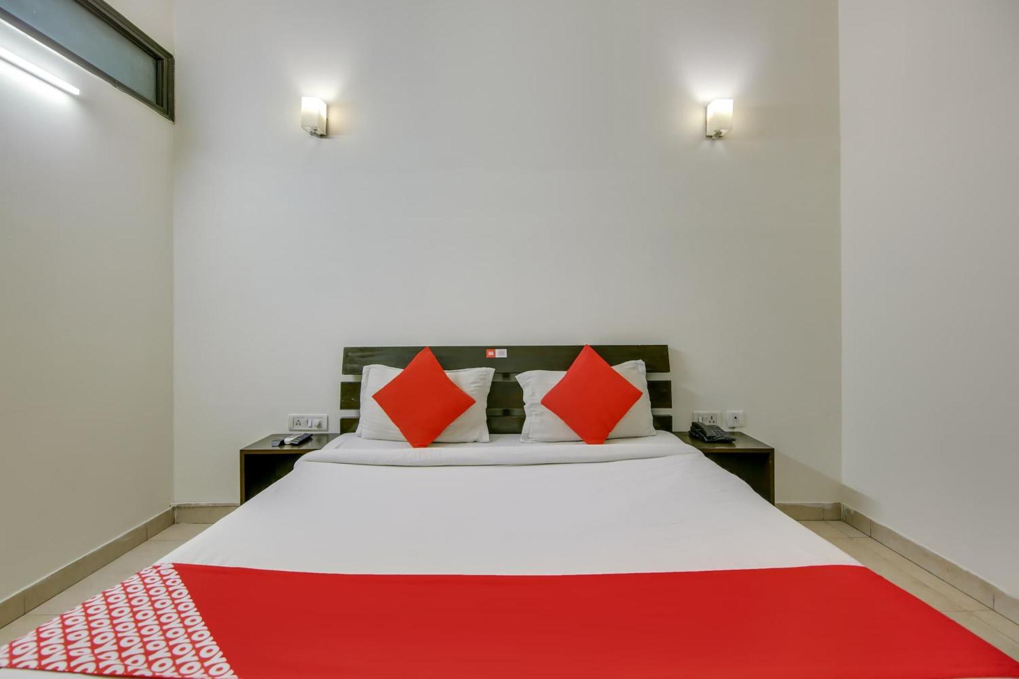 Hotel O Dream View Near Omaxe Celebration Mall คูร์เคาน์ ภายนอก รูปภาพ